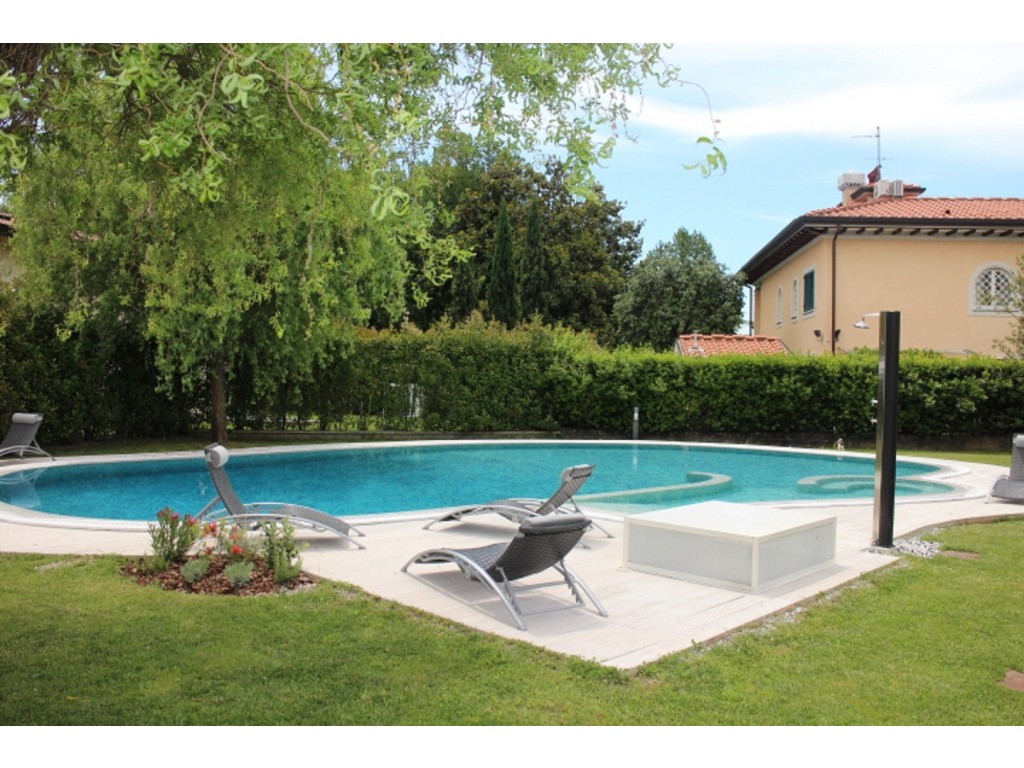Rif 316 - cover Bellissima villa con piscina a forte dei marmi