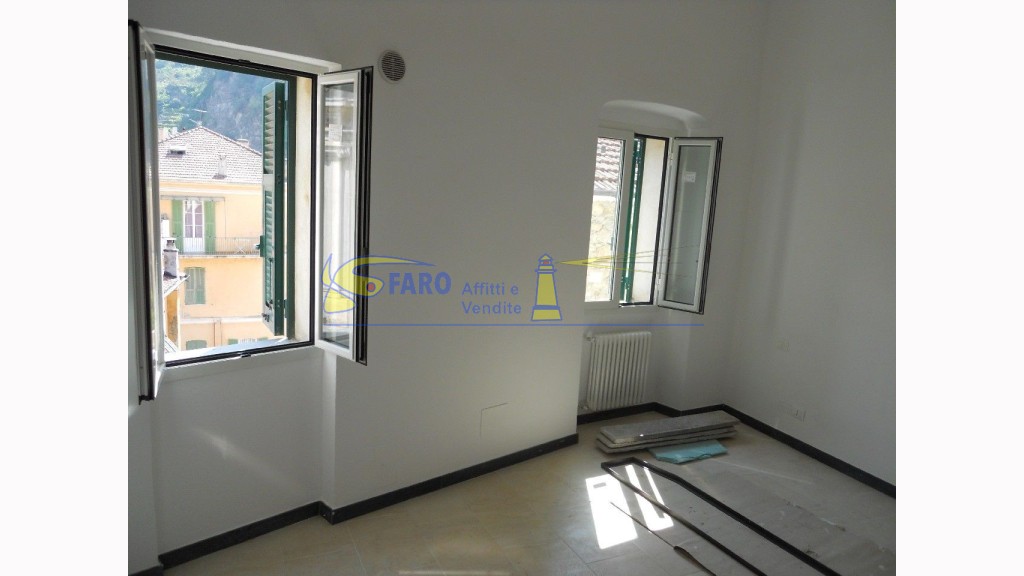 Appartamentoin Affitto, Dolceacqua - Centrale - Riferimento: a040