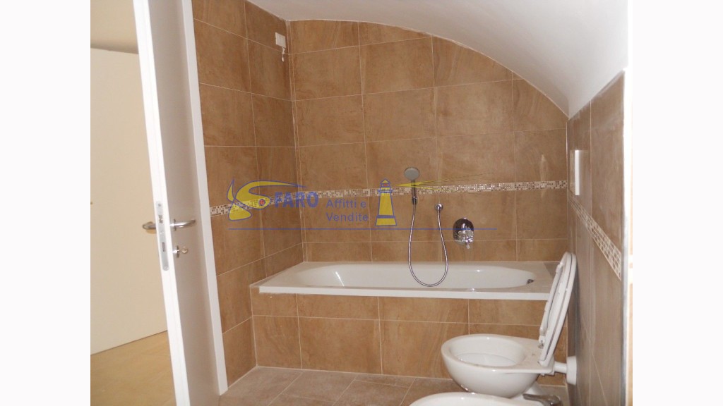 Appartamentoin Affitto, Dolceacqua - Centrale - Riferimento: a040