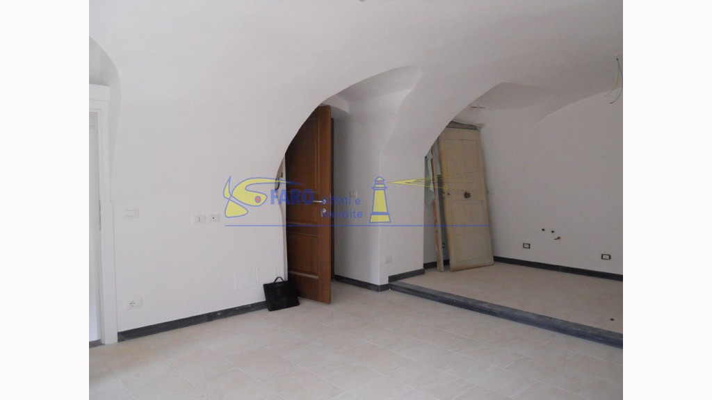 Appartamentoin Affitto, Dolceacqua - Centrale - Riferimento: a040
