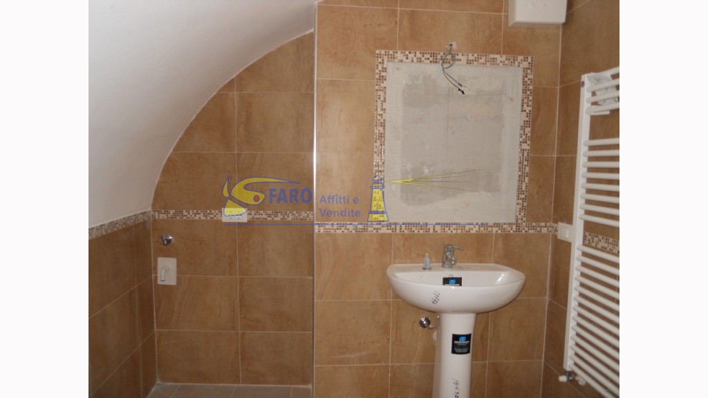 Appartamentoin Affitto, Dolceacqua - Centrale - Riferimento: a040