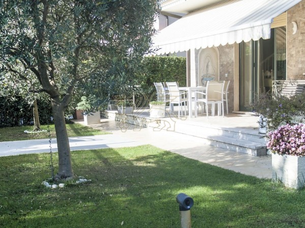 Villa Bifamiliare in affitto, Forte dei Marmi 