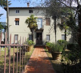 Villa In Vendita A Lucca