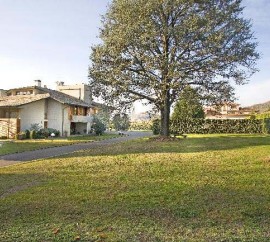 Villa In Vendita A Barga