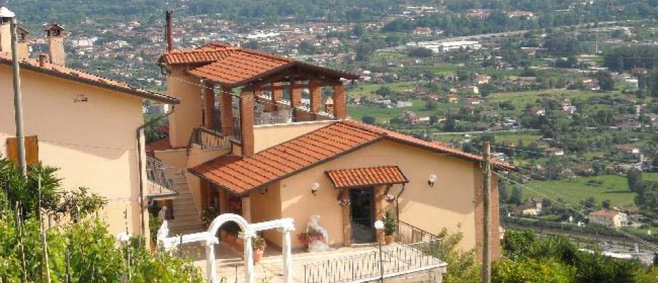 Villa In Vendita A Pietrasanta