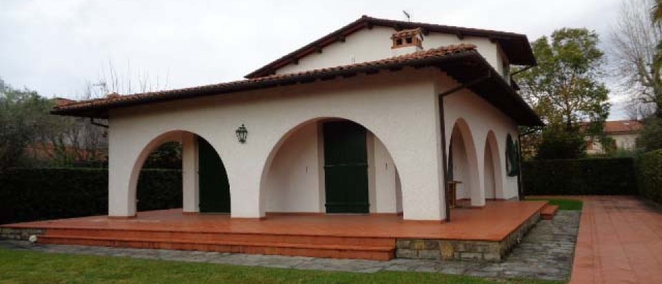 Villa In Affitto A Forte Dei M