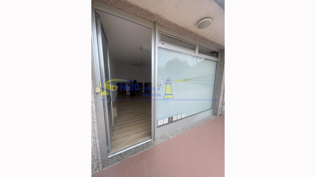 Negozioin Affitto, Ventimiglia - Semicentrale - Riferimento: n012