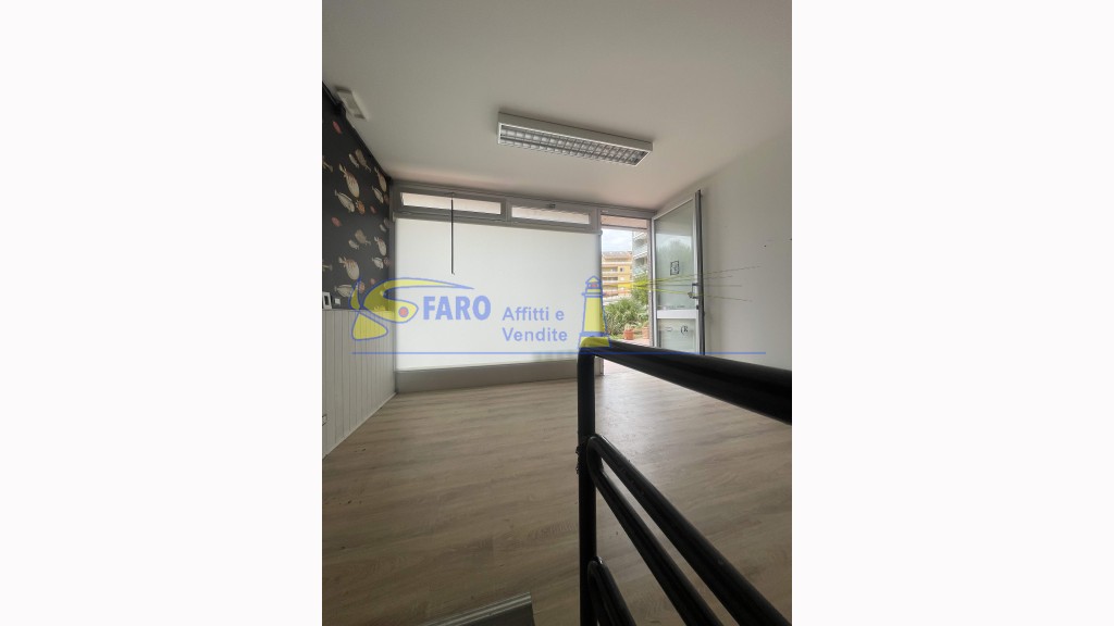 Negozioin Affitto, Ventimiglia - Semicentrale - Riferimento: n012