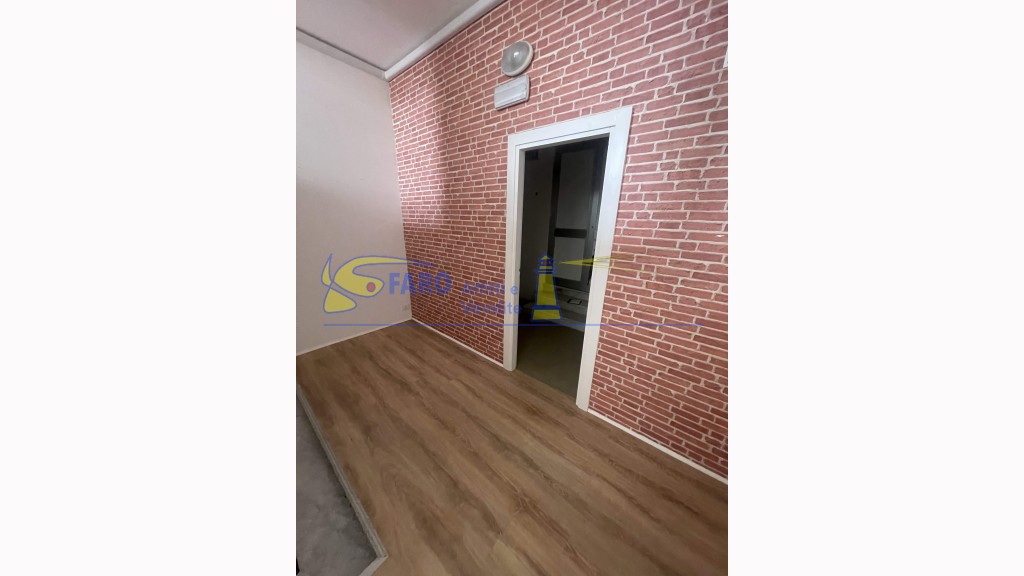 Negozioin Affitto, Ventimiglia - Semicentrale - Riferimento: n012