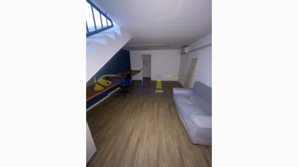 Negozioin Affitto, Ventimiglia - Semicentrale - Riferimento: n012