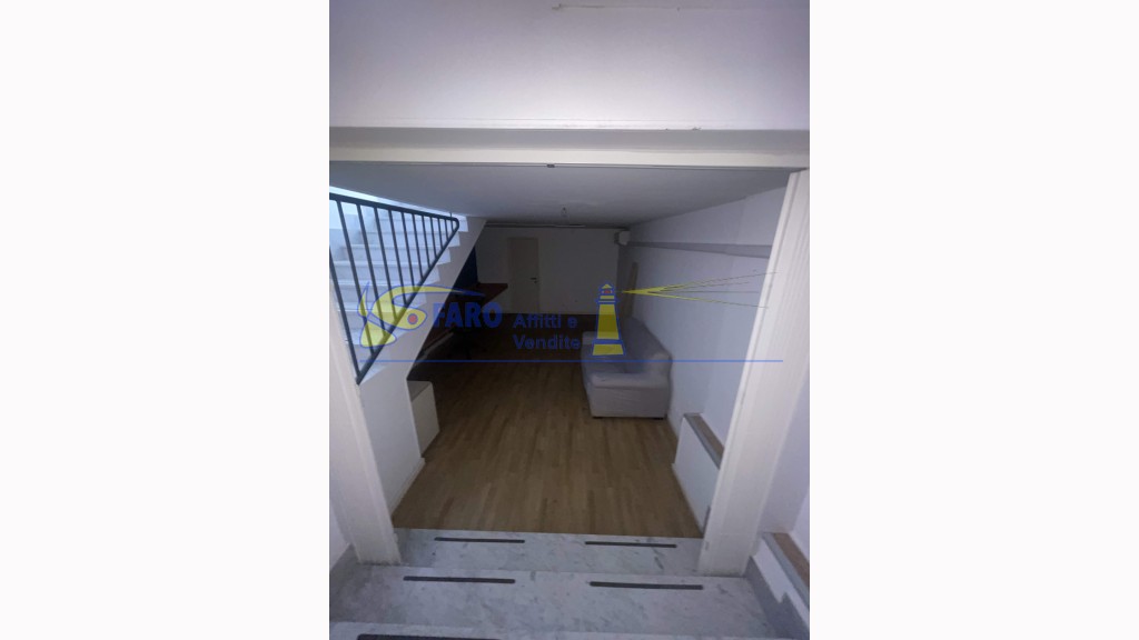 Negozioin Affitto, Ventimiglia - Semicentrale - Riferimento: n012