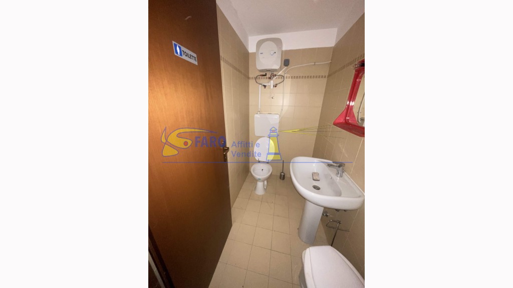 Negozioin Affitto, Ventimiglia - Semicentrale - Riferimento: n012