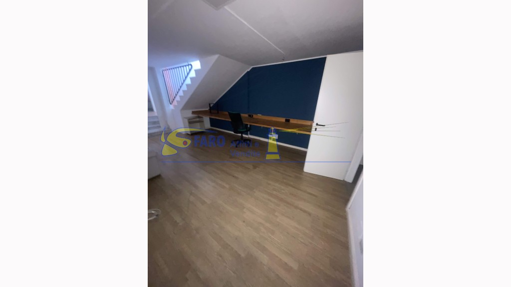 Negozioin Affitto, Ventimiglia - Semicentrale - Riferimento: n012