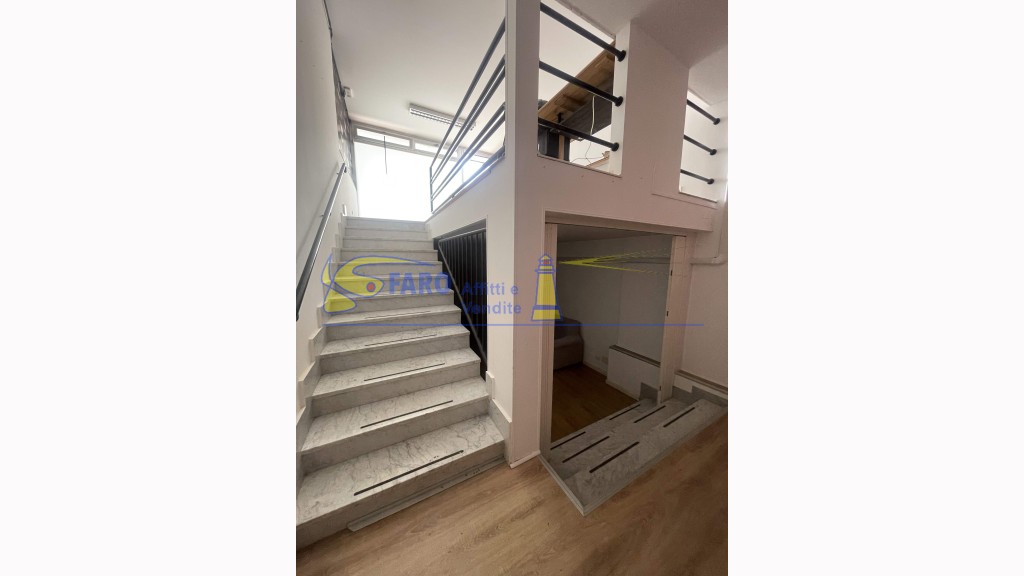 Negozioin Affitto, Ventimiglia - Semicentrale - Riferimento: n012