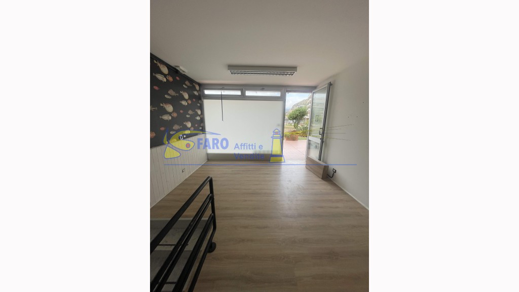 Negozioin Affitto, Ventimiglia - Semicentrale - Riferimento: n012