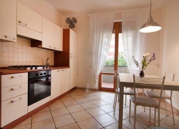 Trilocale con giardino in posi