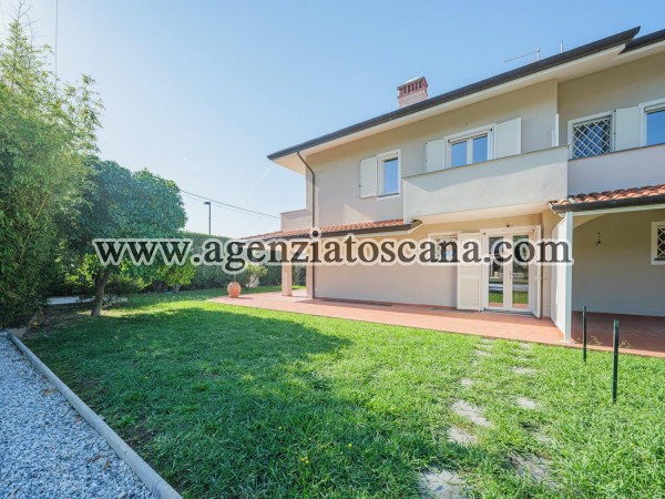 Two-family Villa for rent, Forte Dei Marmi - Vaiana -  2