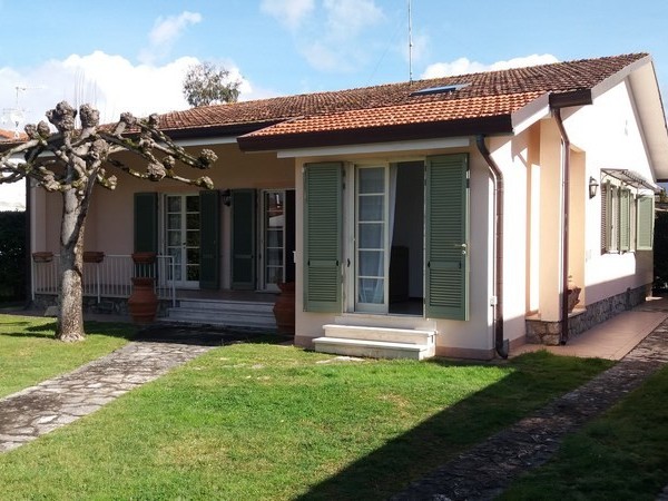 Reference 103-8 PL - Villa  for Rent in Forte Dei Marmi