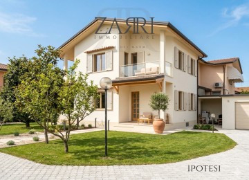 Villa bifamiliare in vendita a