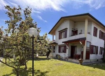 Villa bifamiliare in vendita a