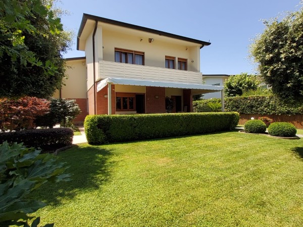 Villa in vendita a forte dei m