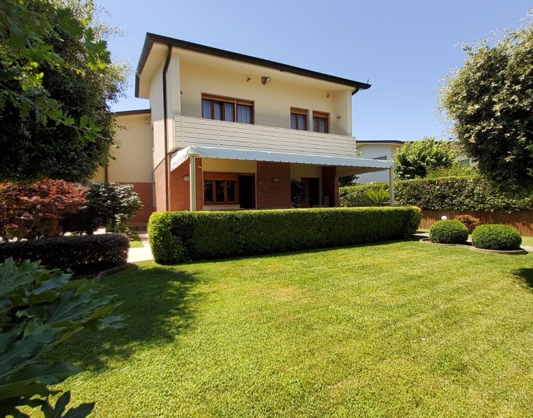 Villa in vendita a forte dei m