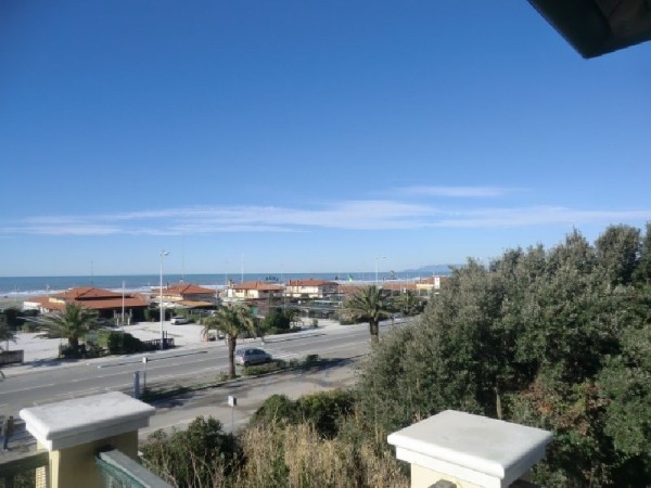 Rif. AA67 - appartamento in affitto a Camaiore - Lido Di Camaiore | Foto 2