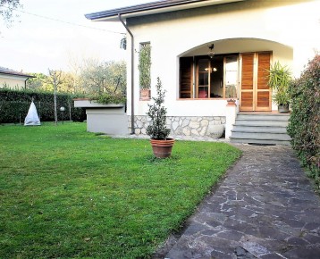 Villa Bifamiliare con grande g