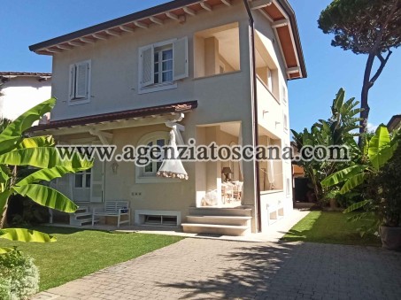 Villa Nel Centro Di Forte Dei Marmi