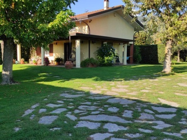 Riferimento SA21 - villa in Аренда in Pietrasanta