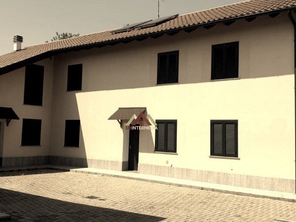 Riferimento 624C - Villa Bifamiliare in Vendita a Valenza