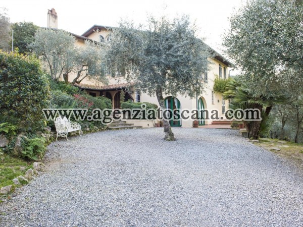 Beautiful Villa On The Lucchese Hills