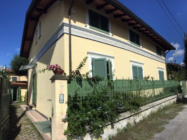 Riferimento 116-6 PL - Villa Bifamiliare in Affitto a Marina Di Pietrasanta