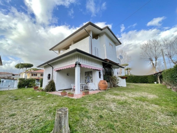 Villa Singola in vendita, Camaiore, Lido di Camaiore 