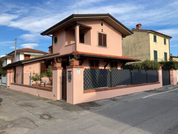 Reference 136-4 PL - Semi-detached House  for Rent in Forte Dei Marmi