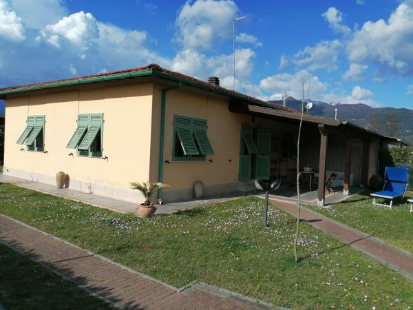Rif. V784 - villa bifamiliare in vendita a Forte Dei Marmi - Vittoria Apuana | Foto 1