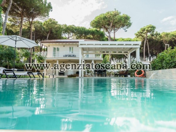 Villa With Pool for sale, Forte Dei Marmi - Vittoria Apuana -  1