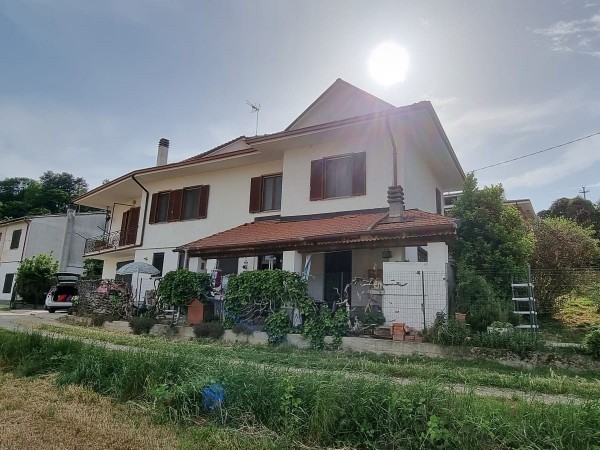 Riferimento 734C - Casa Indipendente in Vendita a Pietra Marazzi