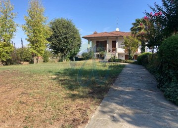 Villa con giardino a borgonovo