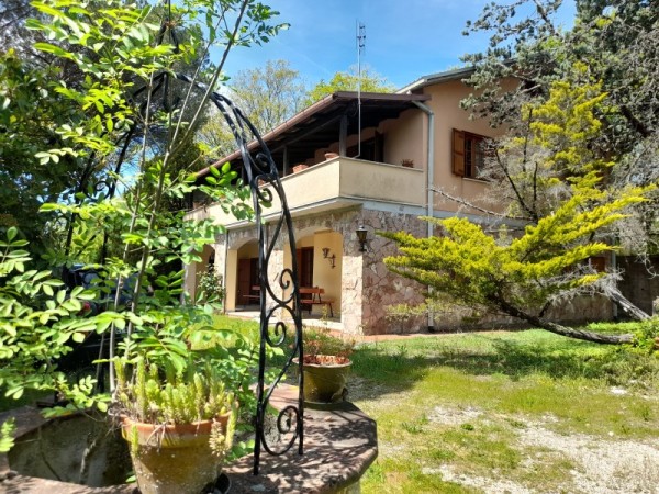 Riferimento V12-22 - Villa Bifamiliare in Vendita a Colli Di Torricella