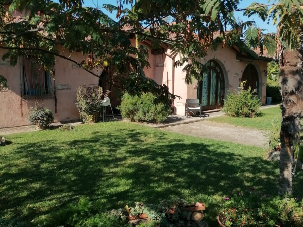 Riferimento 2226 - Villa Singola in Affitto a Secco