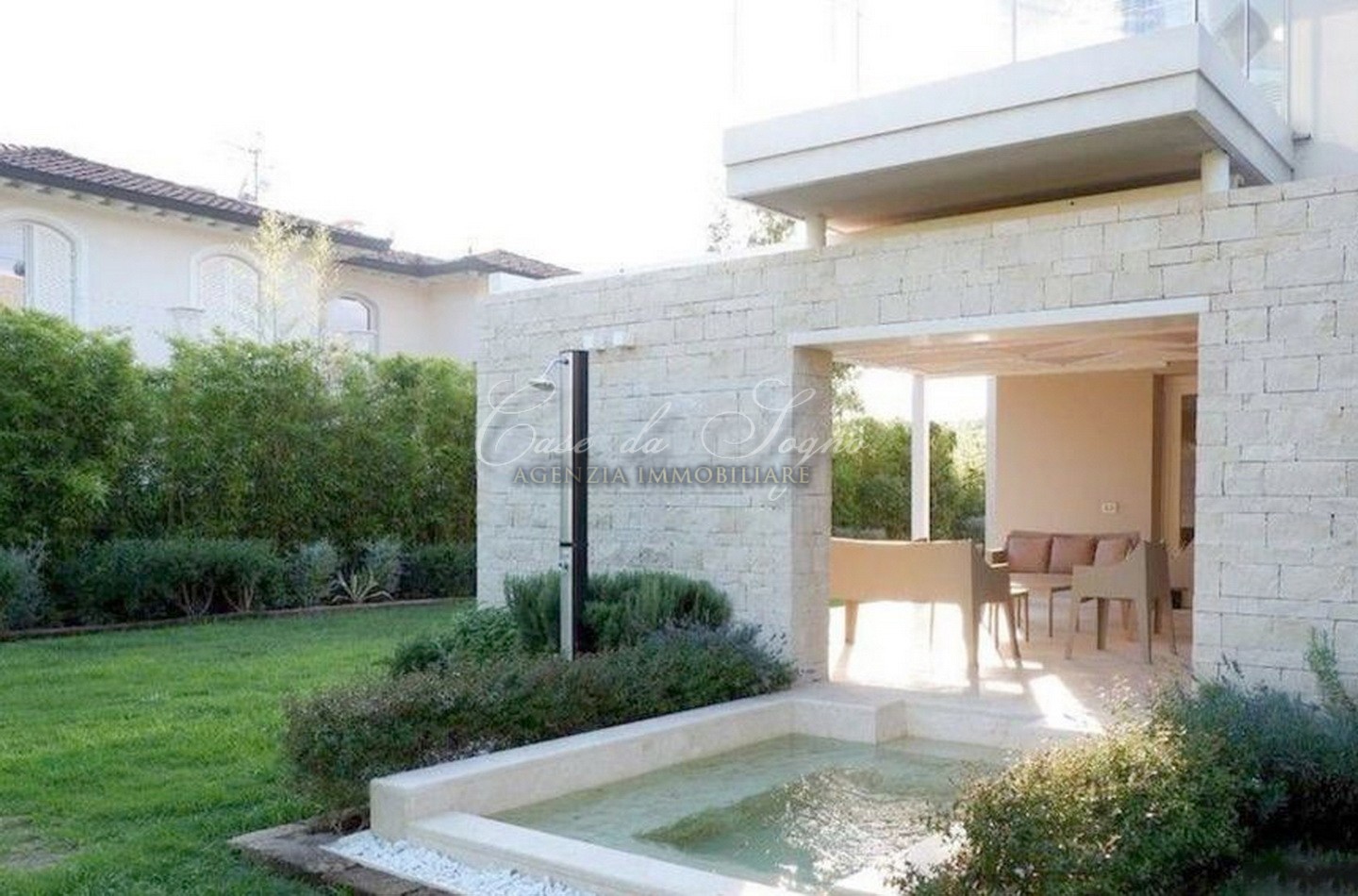 546 - cover Villa modern