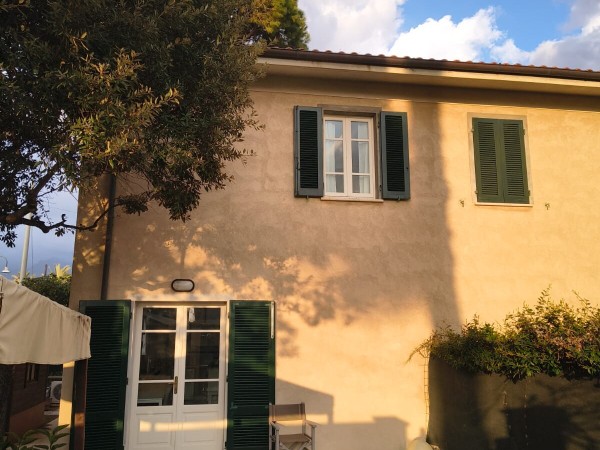 Riferimento 2229 - Villa Bifamiliare in Affitto a Marina Di Pietrasanta