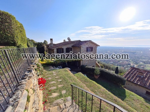 Splendida Villa In Stile Rustico Toscano Con Vista Mare