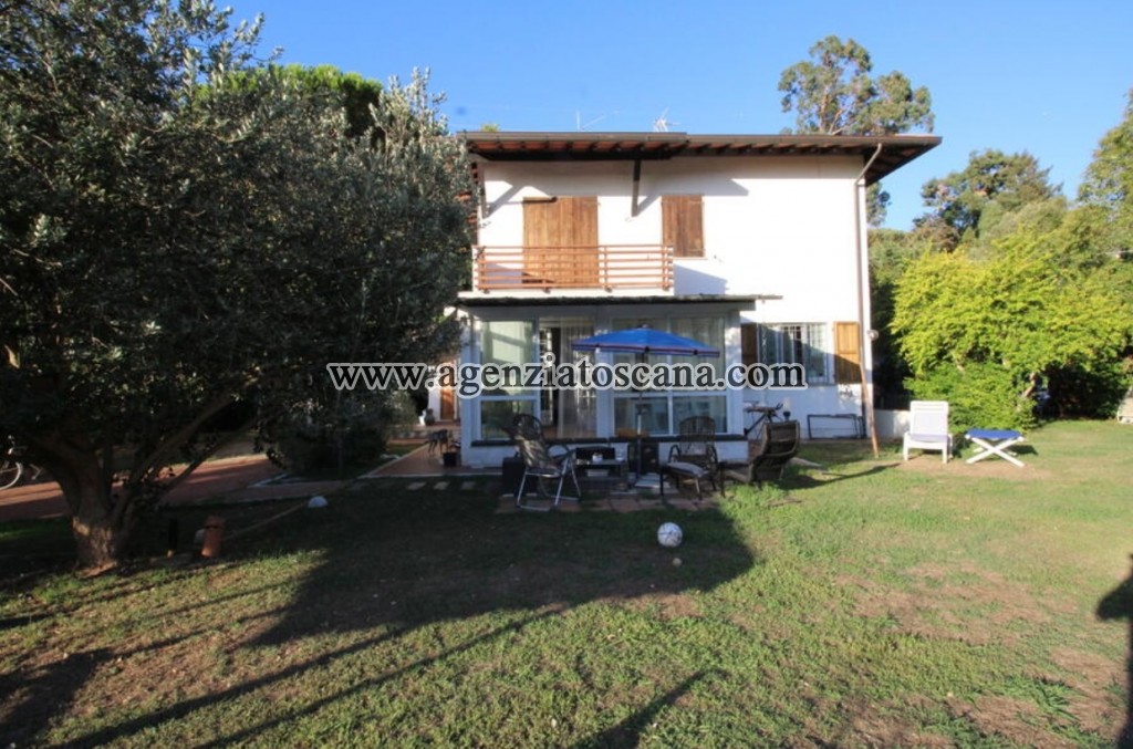 Two-family Villa for rent, Pietrasanta - Val Di Castello -  0