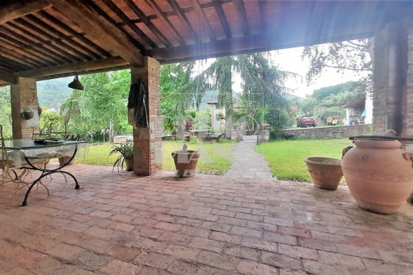 Country House For Sale In Lucc