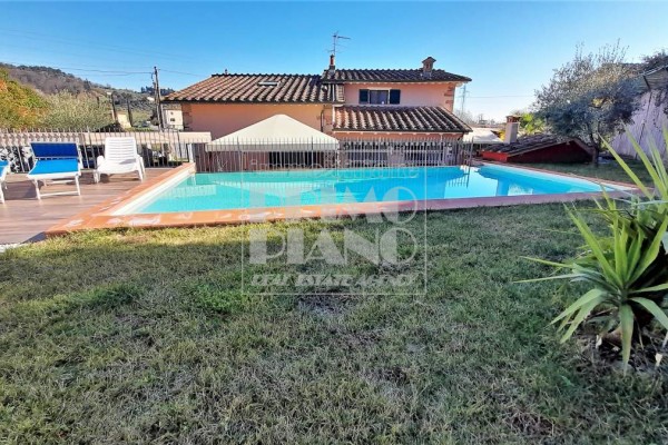 Villa For Sale In Lucca