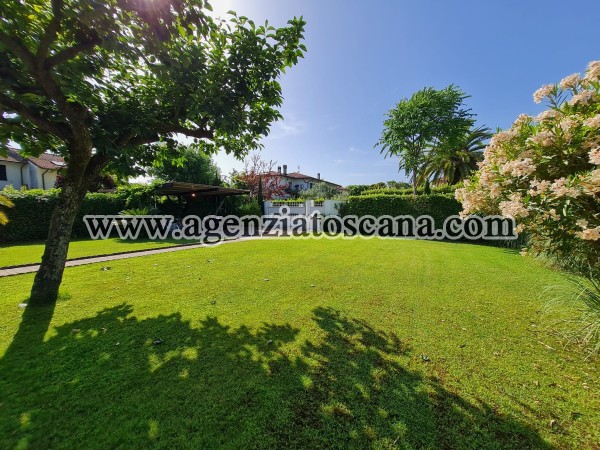 Villa Bifamiliare in vendita, Forte Dei Marmi - Centrale -  13