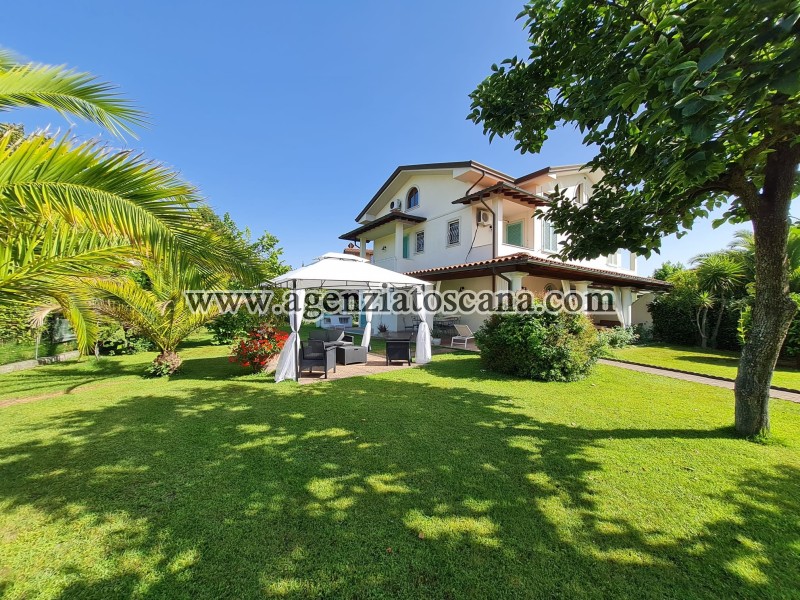 Вилла бифамильяре за продажа, Forte Dei Marmi - Centrale - 0