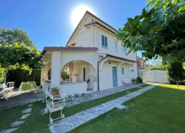 Graziosa villa singola in affi